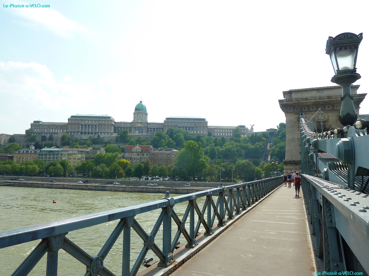 Budapest - Széchenyi Lánchíd et vue du Palais de Budavár