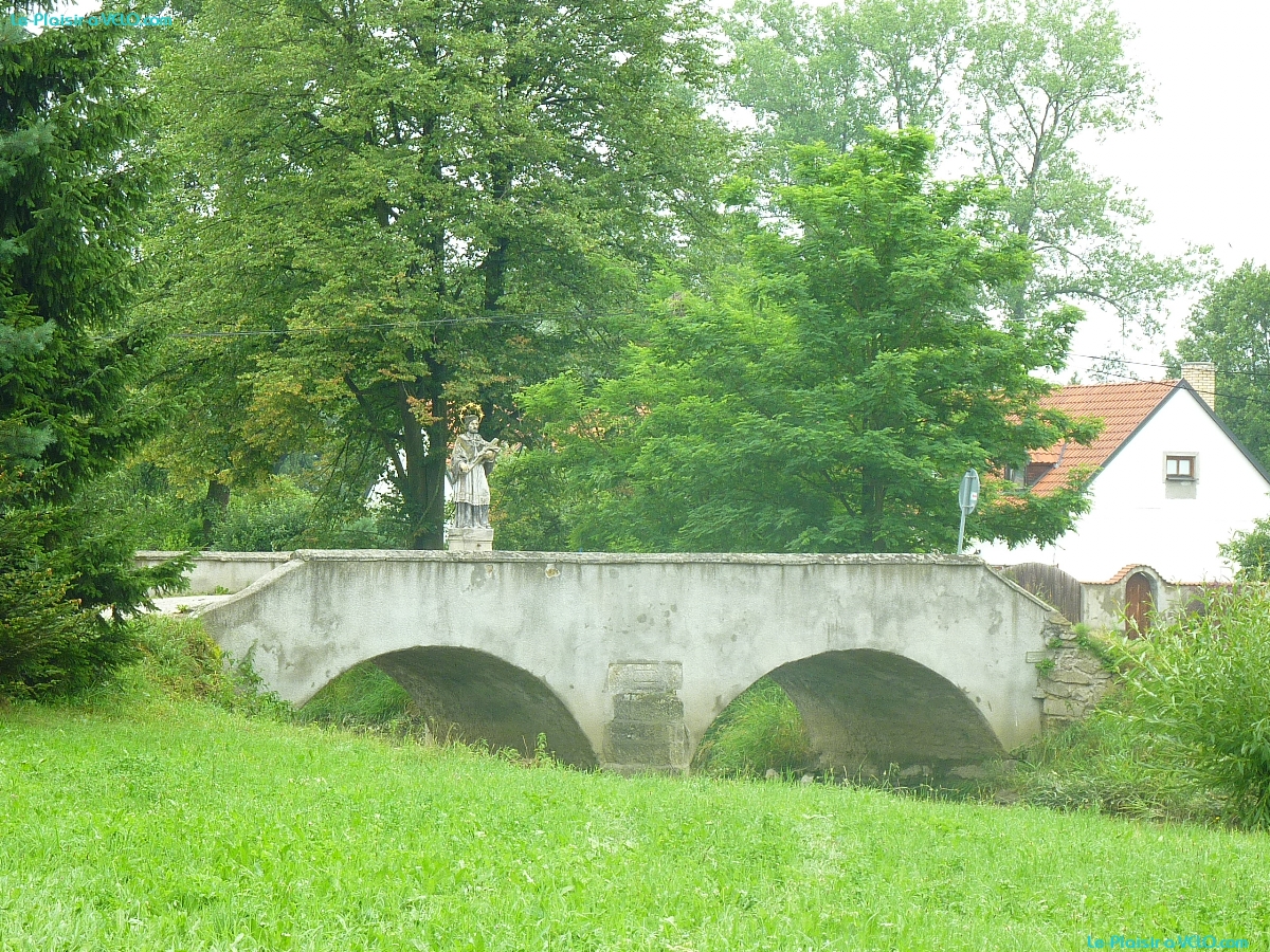 Jindřiš (Rodvínov) - Barokní most se sochou Jana Nepomuckého, Jindřiš
