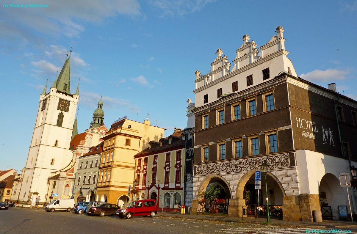 Litoměřice - à gauche : Kostel Všech Svatých