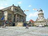 Berlin - Gendarmenmarkt - avec Konzerthaus et Französischer Dom — ⑴ Konzerthaus — ⑵ Französischer Dom