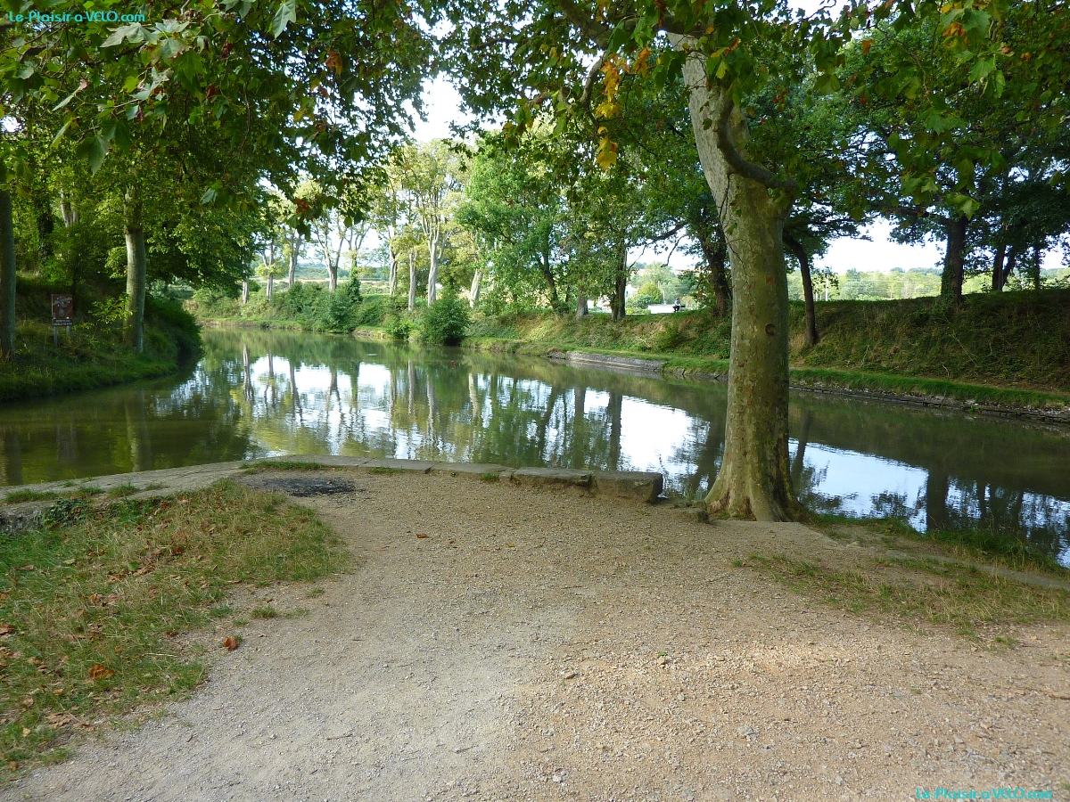 La rigole du Canal du Midi près Montferrand