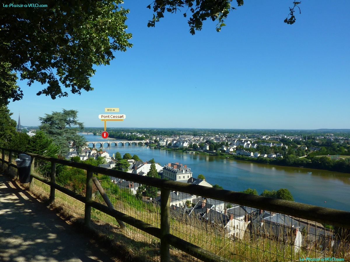 Vue sur Saumur et le Pont Cessart — ⑴ Pont Cessart