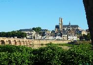 Le Pont de la Loire et la Cathédrale Saint-Cyr et Sainte-Julitte de Nevers