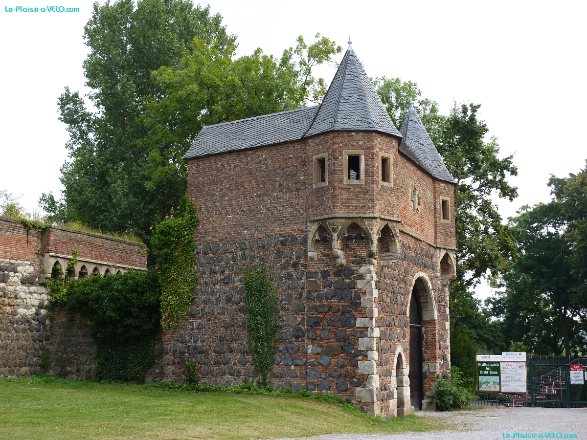 Zons - Burg Friedestrom - Südtor