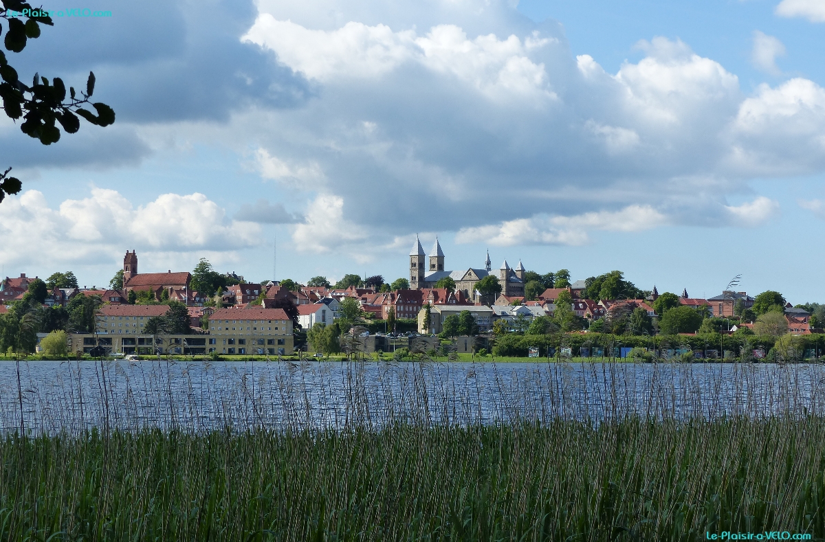 Viborg — ⑴ Sortebrødre Kirke — ⑵ Viborg Domkirke