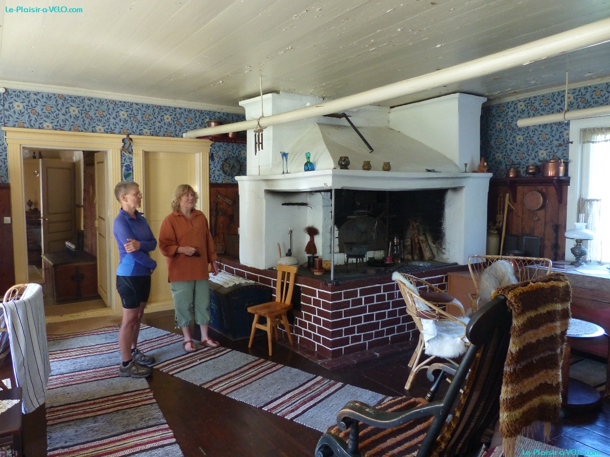 Archipel de Turku - Grännäs  - Homestead - Notre hôtesse du camping nous fait visiter la maison de famille ancestrale