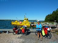 Archipel de Turku - Iniö - Dalen - Ce ferry jaune fait un saut de puce à Keitiö, nous attendons celui pour Mossala