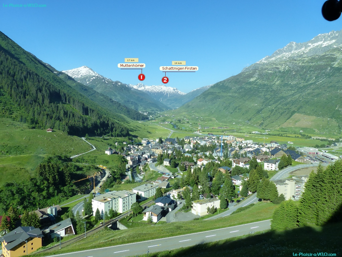 Andermatt  - Montée en train à Oberalppass (altitude 2050m) — ⑴ Muttenhörner — ⑵ Schattmigen Firsten