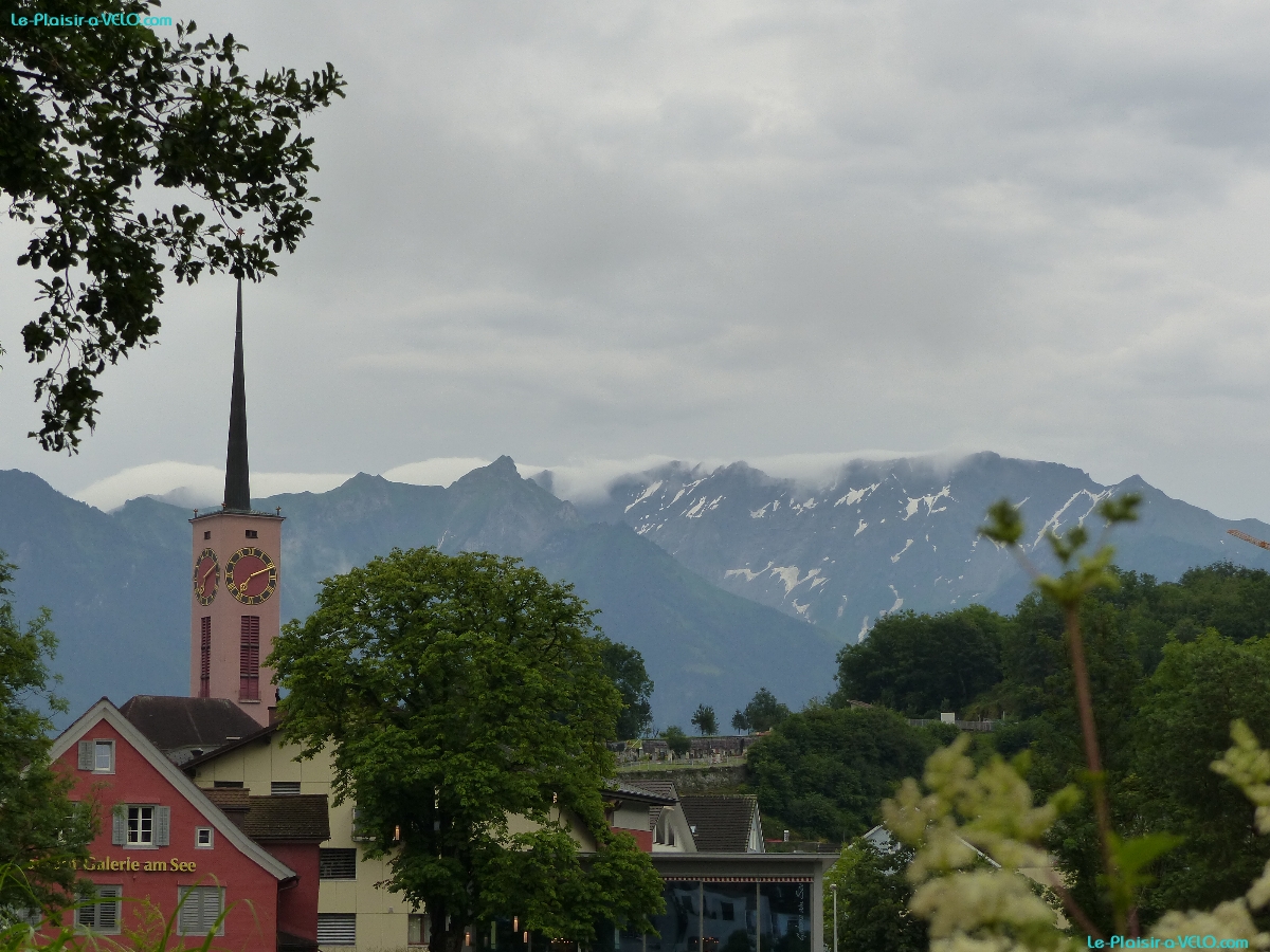 Buchs - en arrière plan les montagnes du Liechtenstein