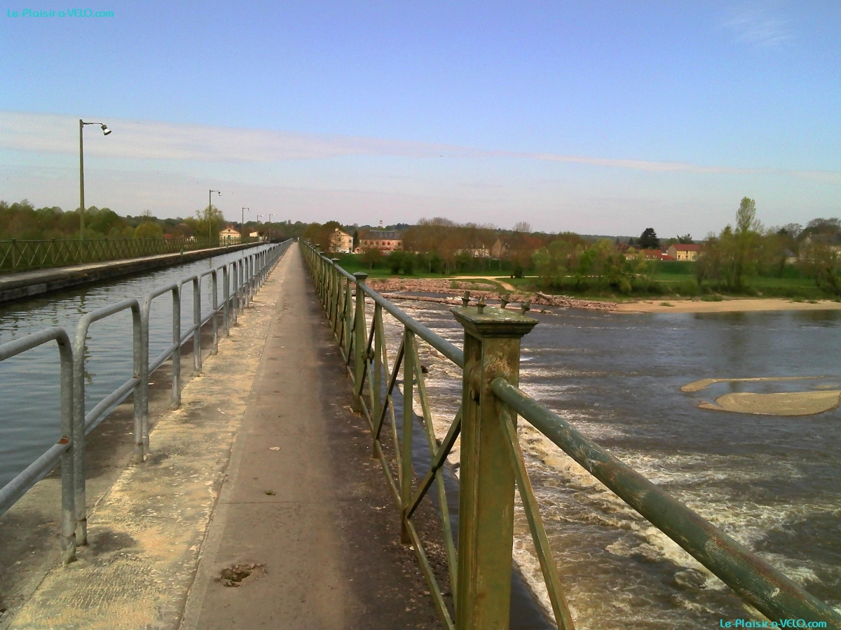 Pont Canal du GuÃ©tin