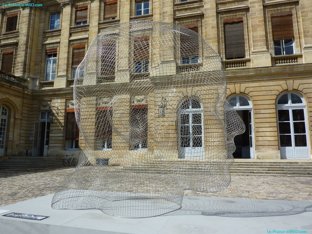 Bordeaux - Palais Rohan - Sculpture de Jaume PLENSA