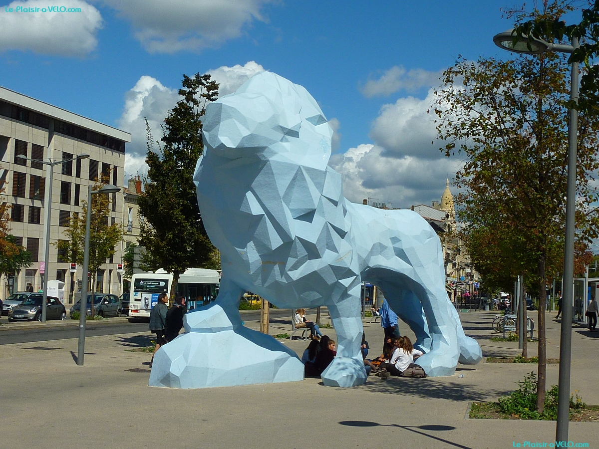 Bordeaux - Place de Stalingrad - Le Lion Bleu