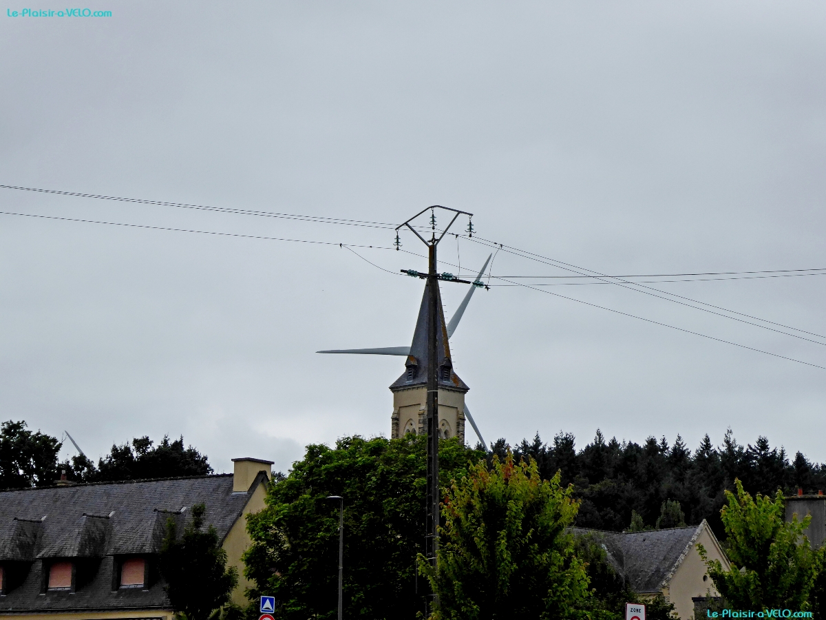 Saint-Congard - Clocher-éolienne directement raccordé au réseau