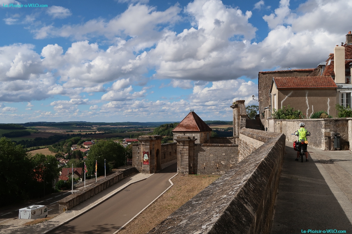 Langres - Vue N depuis l'ouest des fortifications