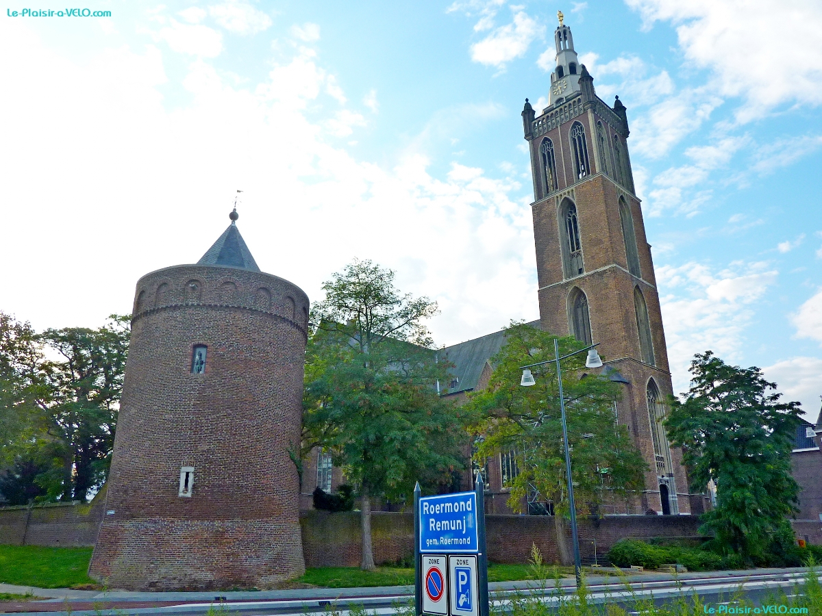 Roermond - Rattentoren - Sint Christoffelkathedraal — ⑴ Rattentoren — ⑵ Sint Christoffelkathedraal