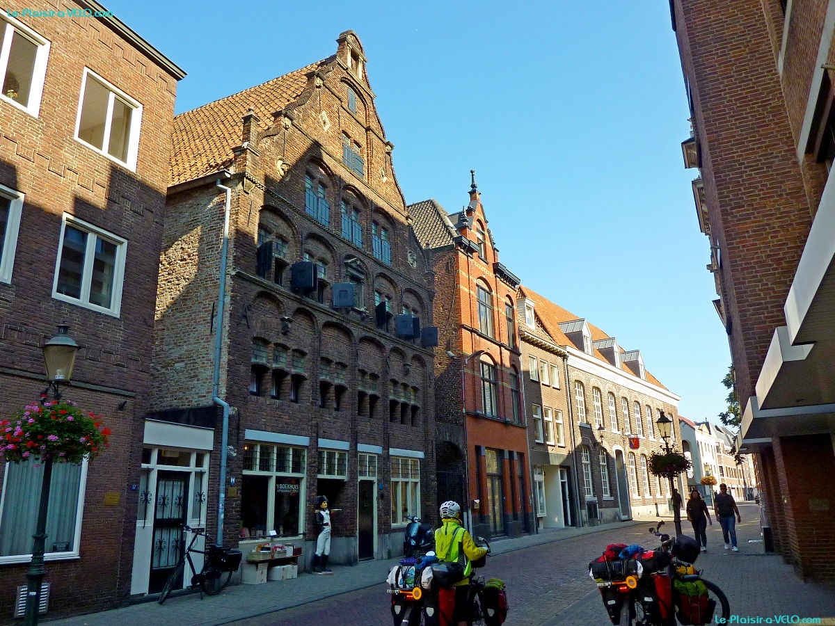 Boekhuis Antiquariaat Venlo - Grote Kerkstraat 19