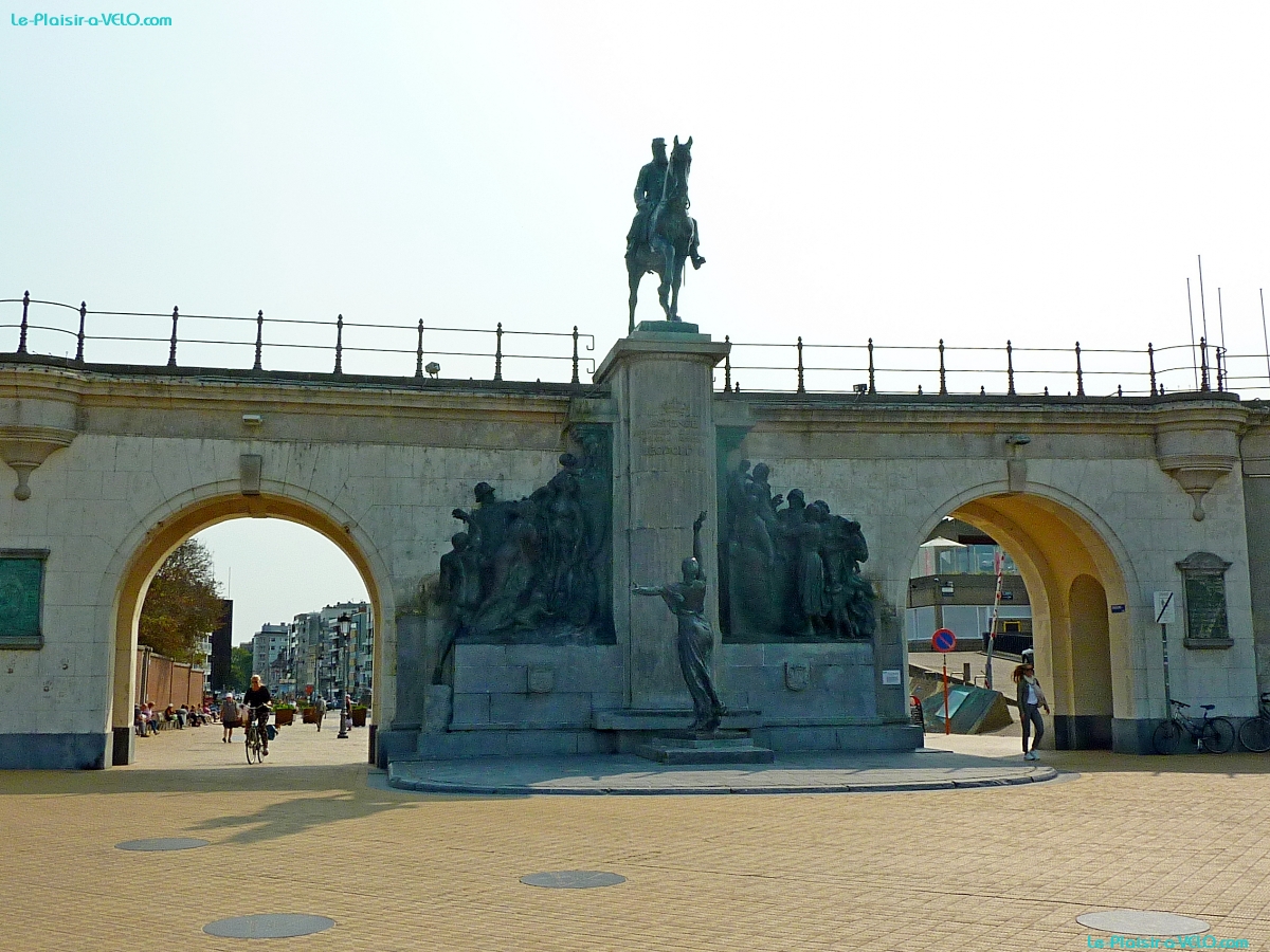 Oostende - Statue Équestre du Roi Léopold II