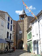 Parthenay - Porte de la Citadelle (Porte à l'horloge)