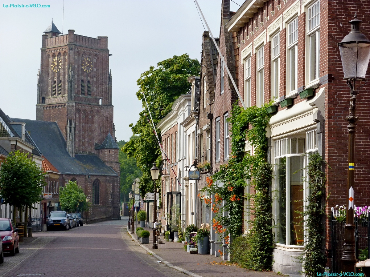 Woudrichem - Kerkstraat - Sint-Martinuskerk