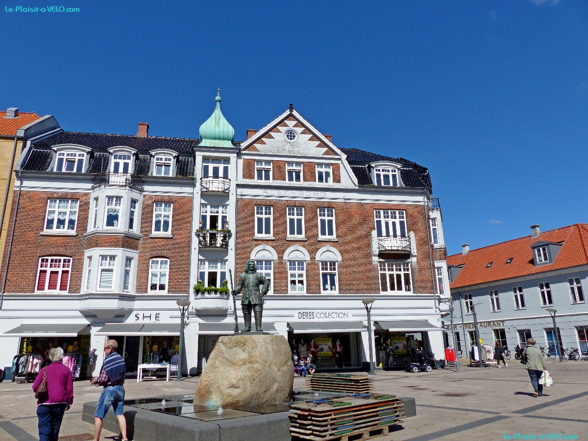 Frederikshavn - SÃ¸ndergade 1 - Tordenskjold statue