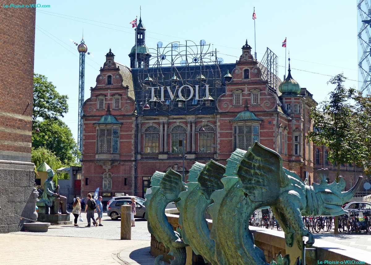 KÃ¸benhavn (Copenhague) - RÃ¥dhuspladsen — â‘´ Hans Christian Andersen Statue — â‘µ H.C. Andersen Slottet — â‘¶ RÃ¥dhus monster