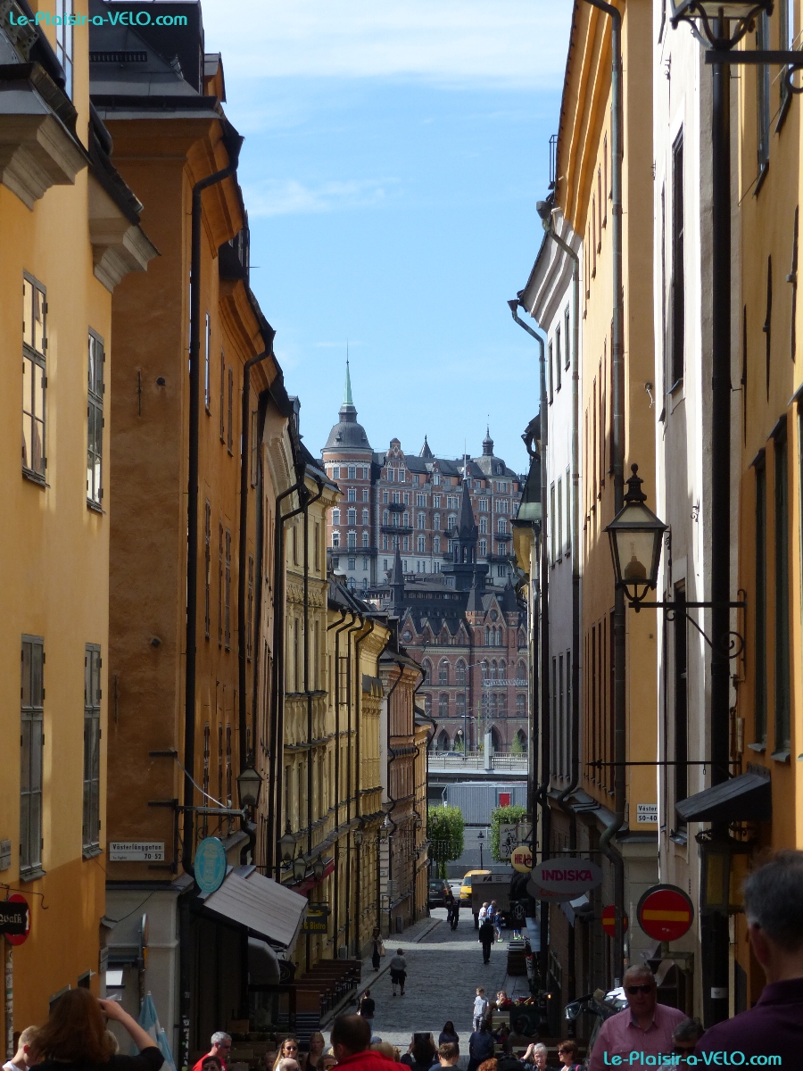 Stockholm - Tyska brinken 24 &mdash; ⑴ Laurinska Huset &mdash; ⑵ Bureaux
