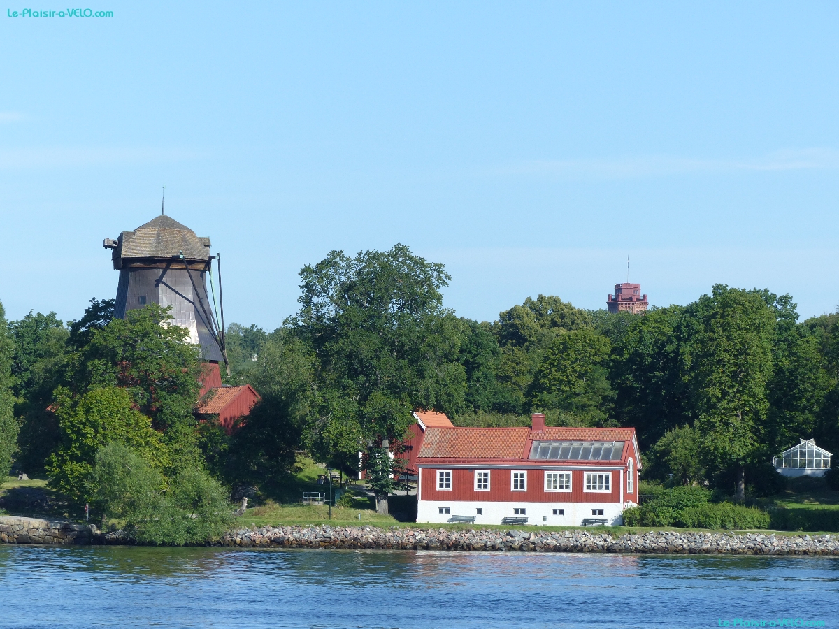 Stockholm - Saltsjön &mdash; ⑴ Waldemarsuddes oljekvarn &mdash; ⑵ Bredablick