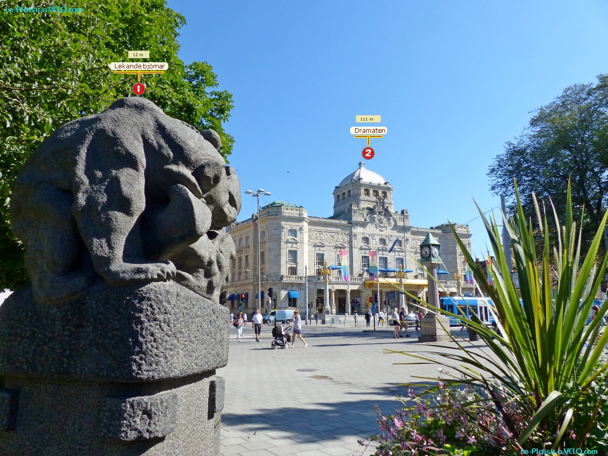 Stockholm - Berzilii park &mdash; ⑴ Lekande björnar &mdash; ⑵ Dramaten