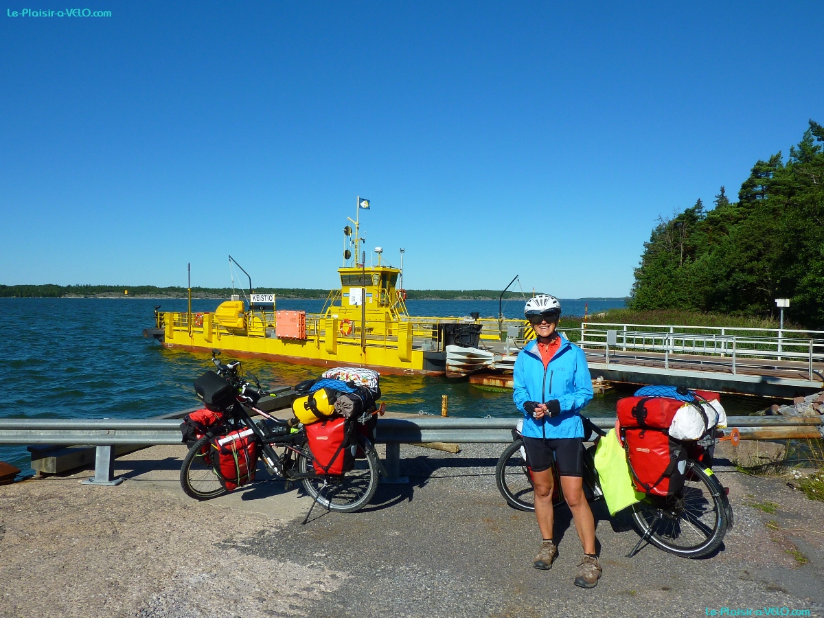 Archipel de Turku - IniÃ¶ - Dalen - Ce ferry jaune fait un saut de puce Ã  KeitiÃ¶, nous attendons celui pour Mossala