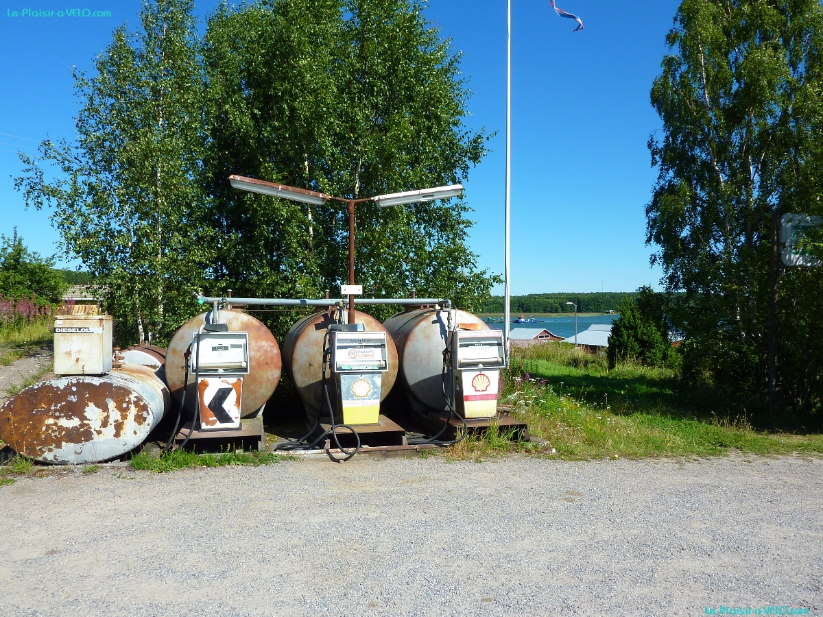 Archipel de Turku - JÃ¶utmo - Les stations de carburant sont aussi hors d'Ã¢ge qu'Ã  Ã…land - En cas de fuite l'aquaculture sera touchÃ©e. En 2020 on voit sur Google Street que rien n'a changÃ© ! — â‘´ Aquaculture