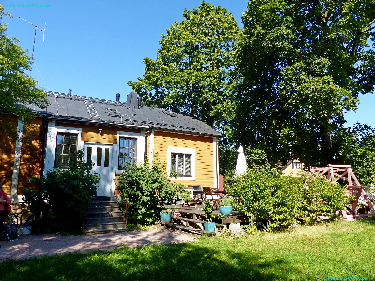 AirBnB - Chez Pekka - A lovely house w/garden in Helsinki