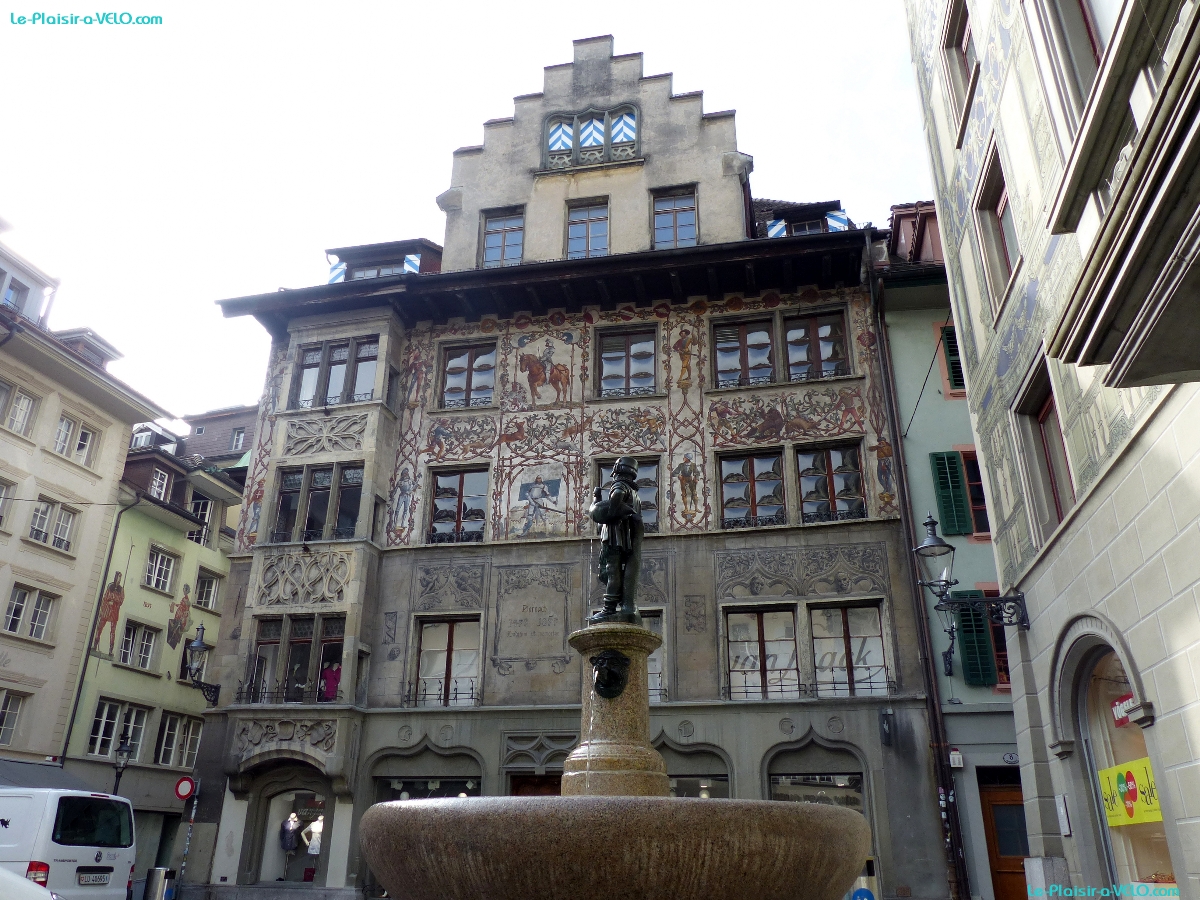 Luzern - Brunnen mit SchwÃ¤nen